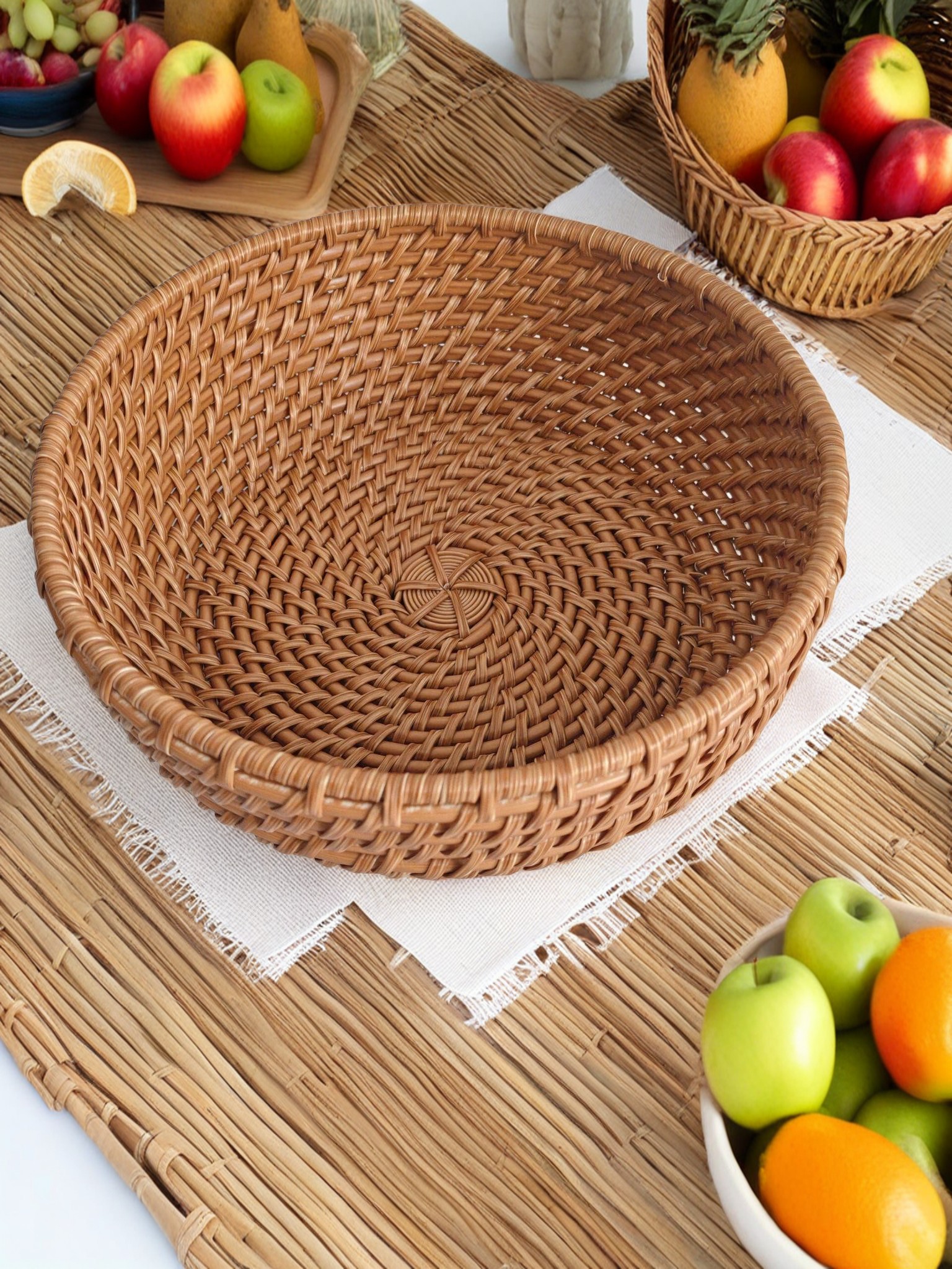 圆形仿藤编织篮使用场景